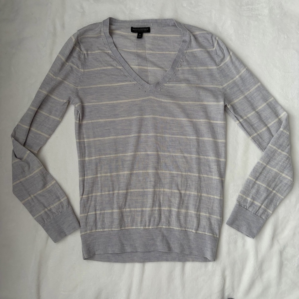 Banana Republic Light Gray & Cream Striped V-Neck Sweater
